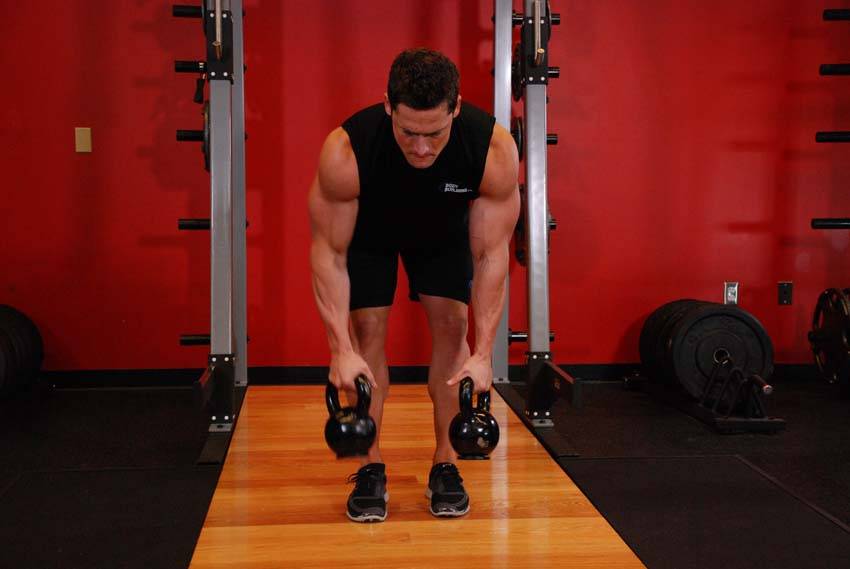 Alternating Kettlebell Row — start position