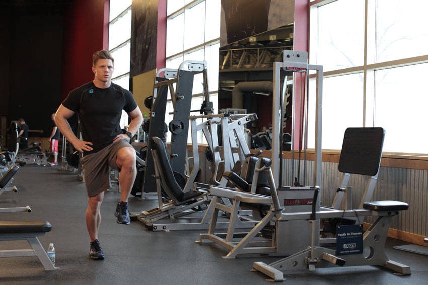 Bodyweight Walking Lunge — start position