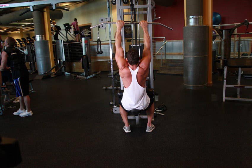 Close-Grip Front Lat Pulldown — start position