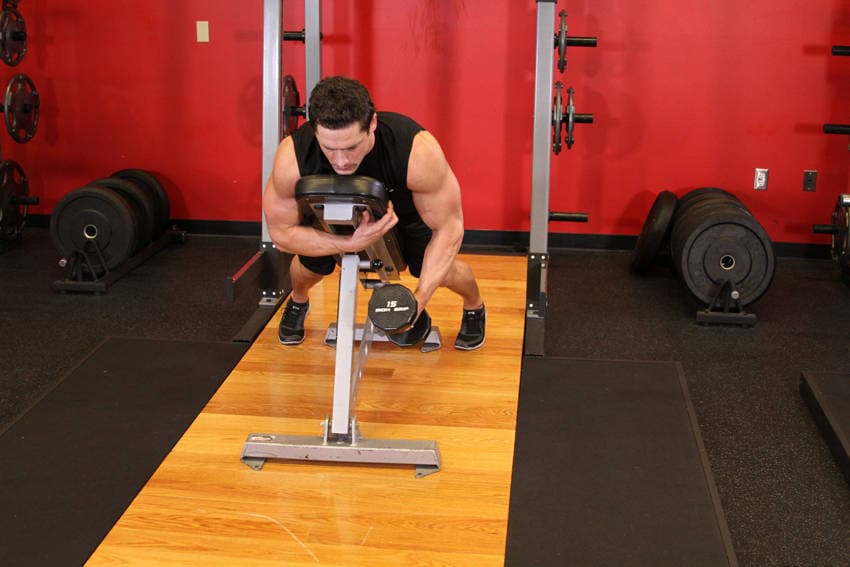Dumbbell Lying One-Arm Rear Lateral Raise — start position